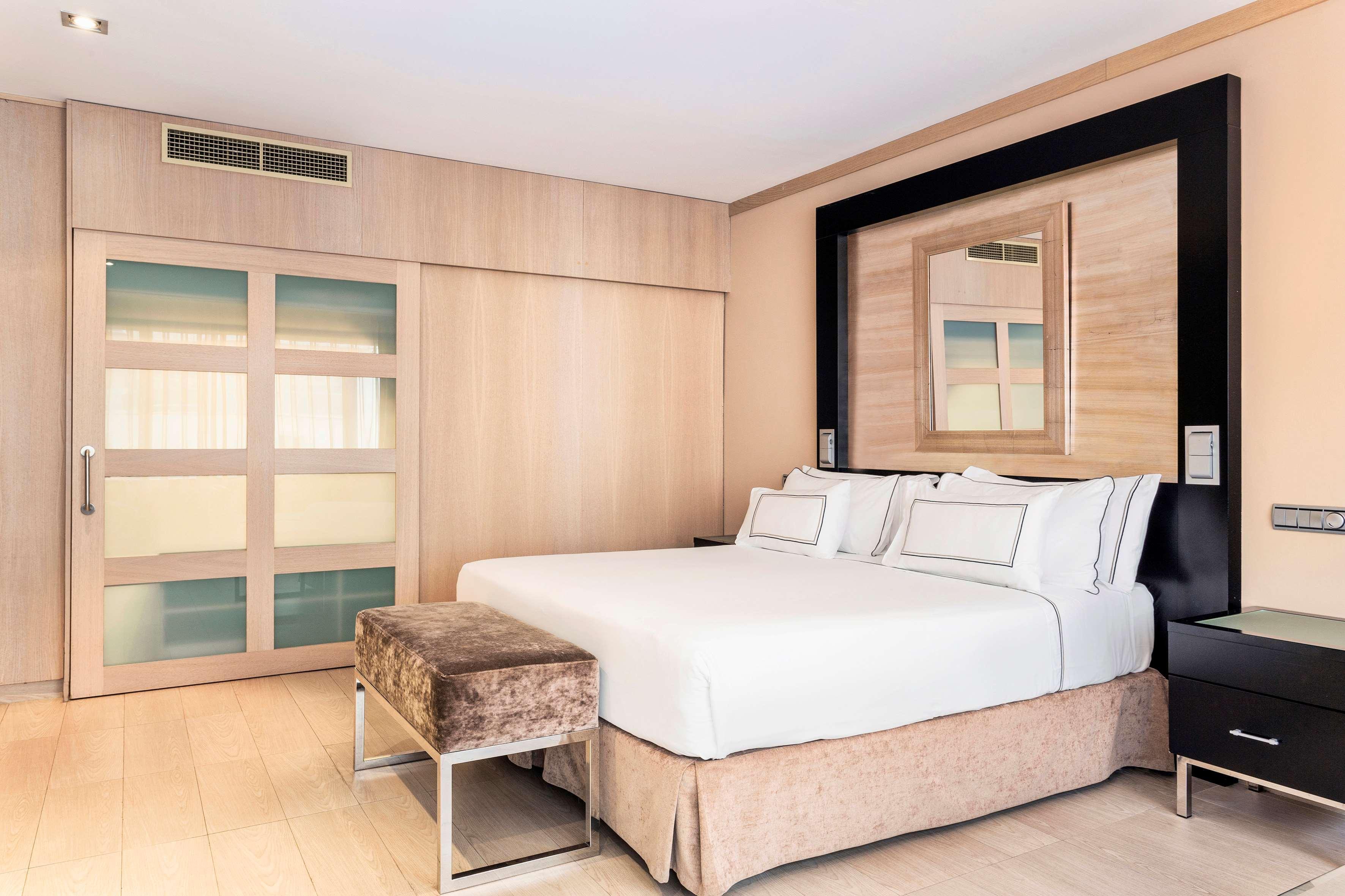 Melia Madrid Princesa Exterior photo A bedroom at the hotel