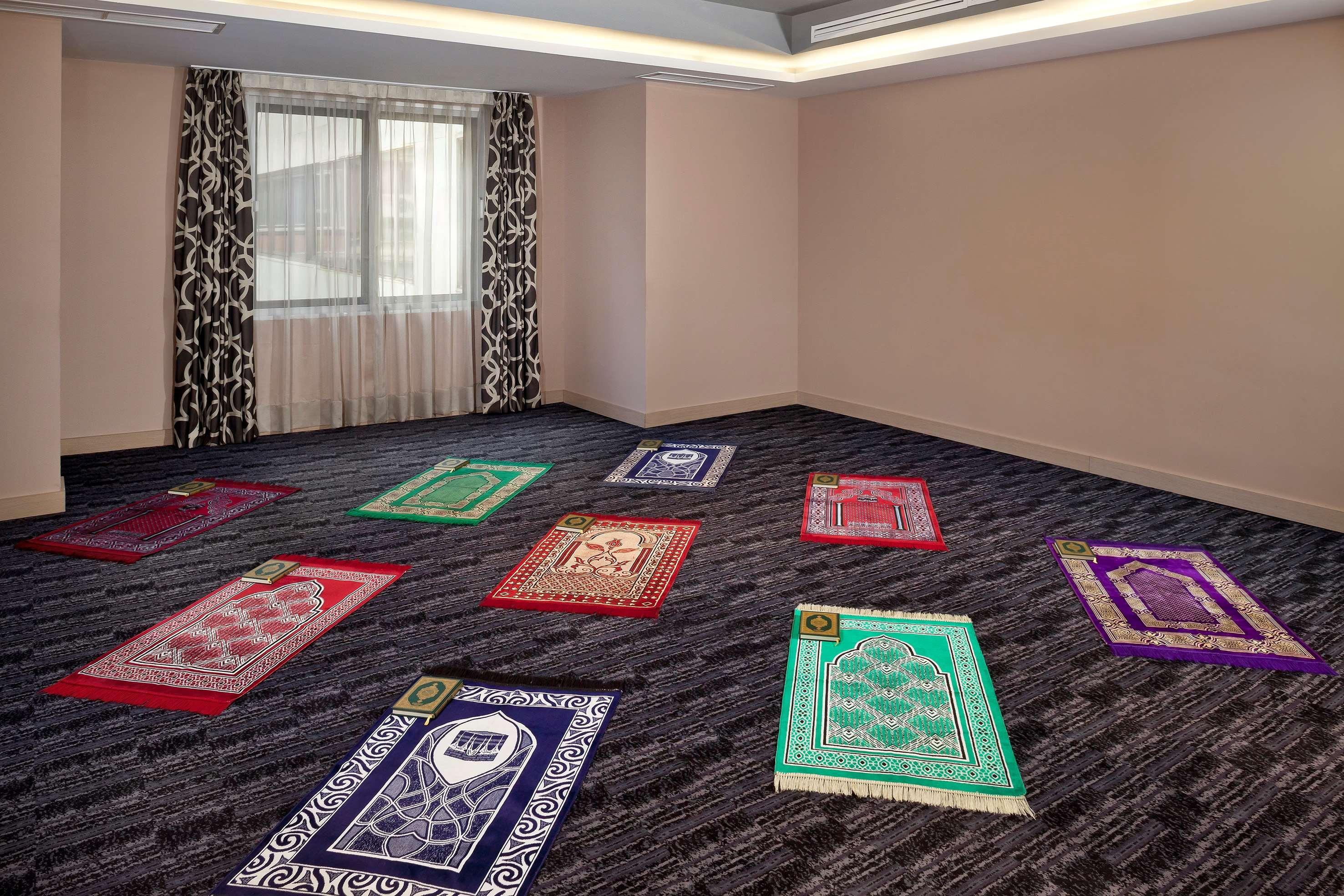 Melia Madrid Princesa Exterior photo Prayer mats
