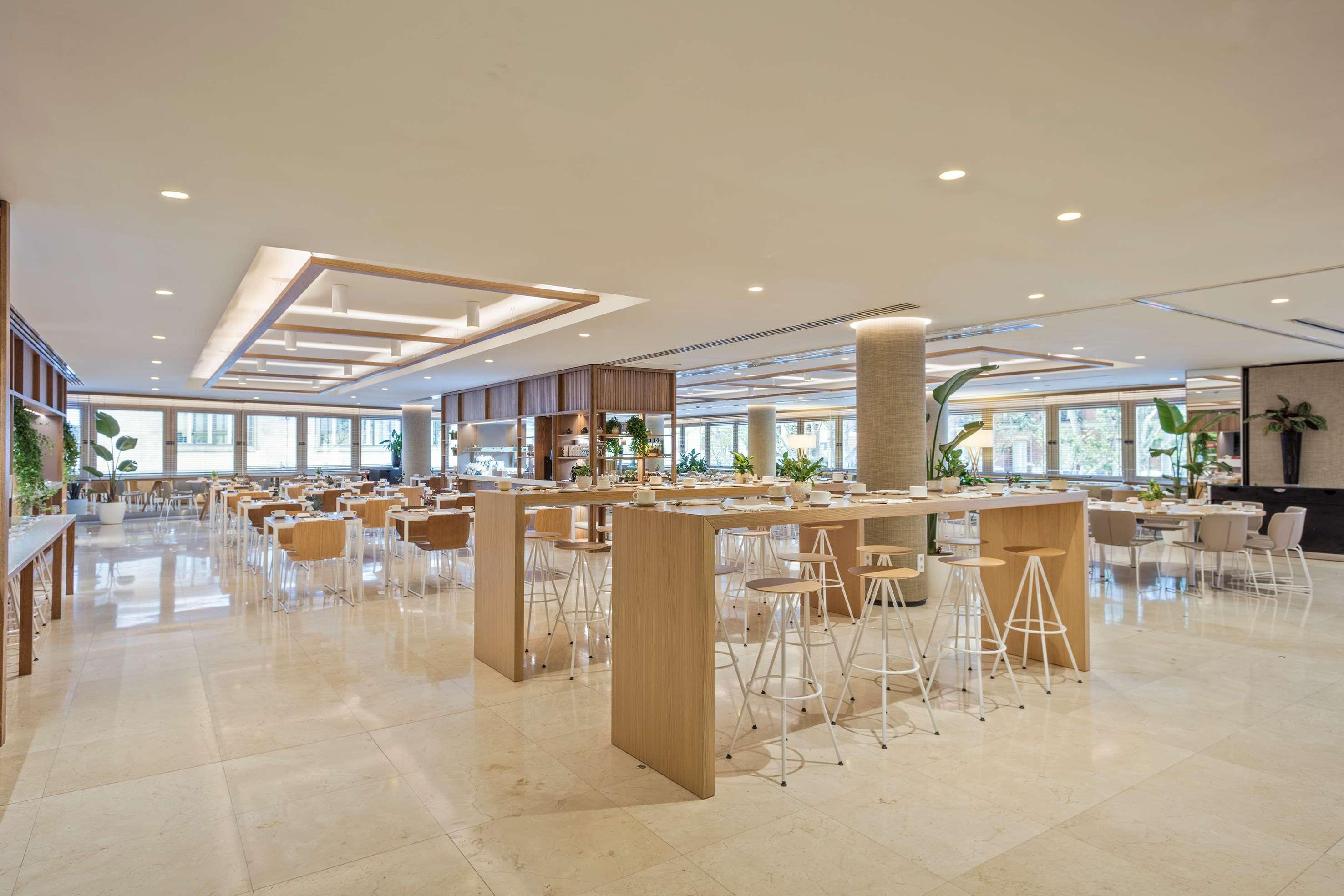 Melia Madrid Princesa Exterior photo The restaurant