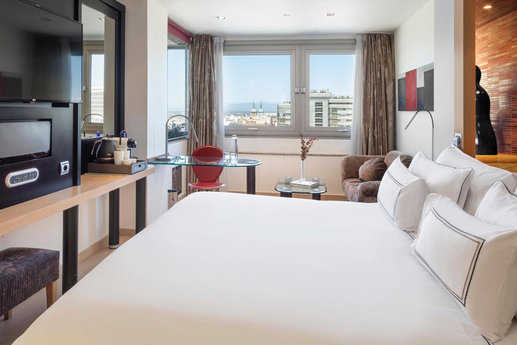 Melia Madrid Princesa Exterior photo A room at the hotel