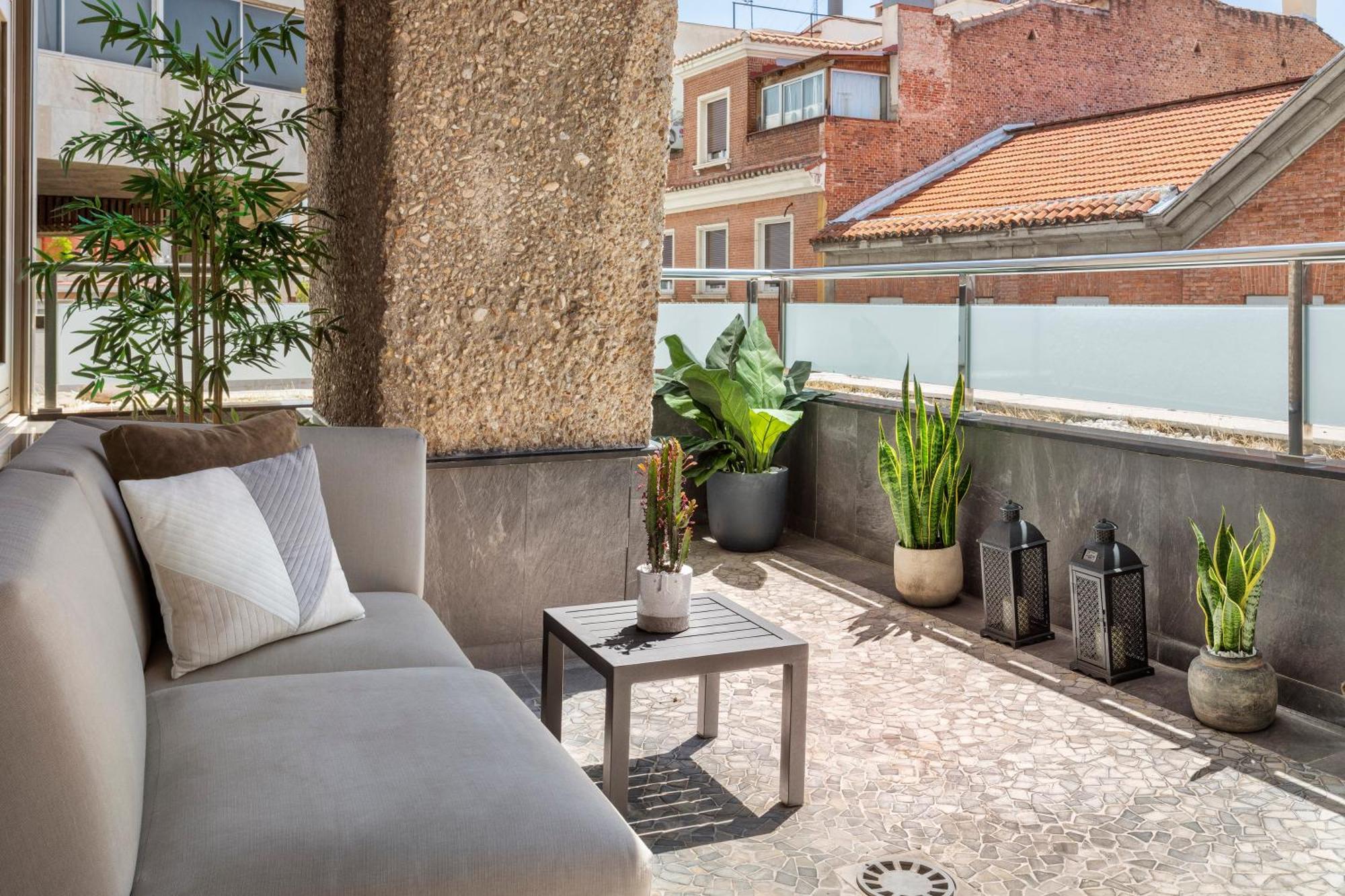 Melia Madrid Princesa Exterior photo A balcony